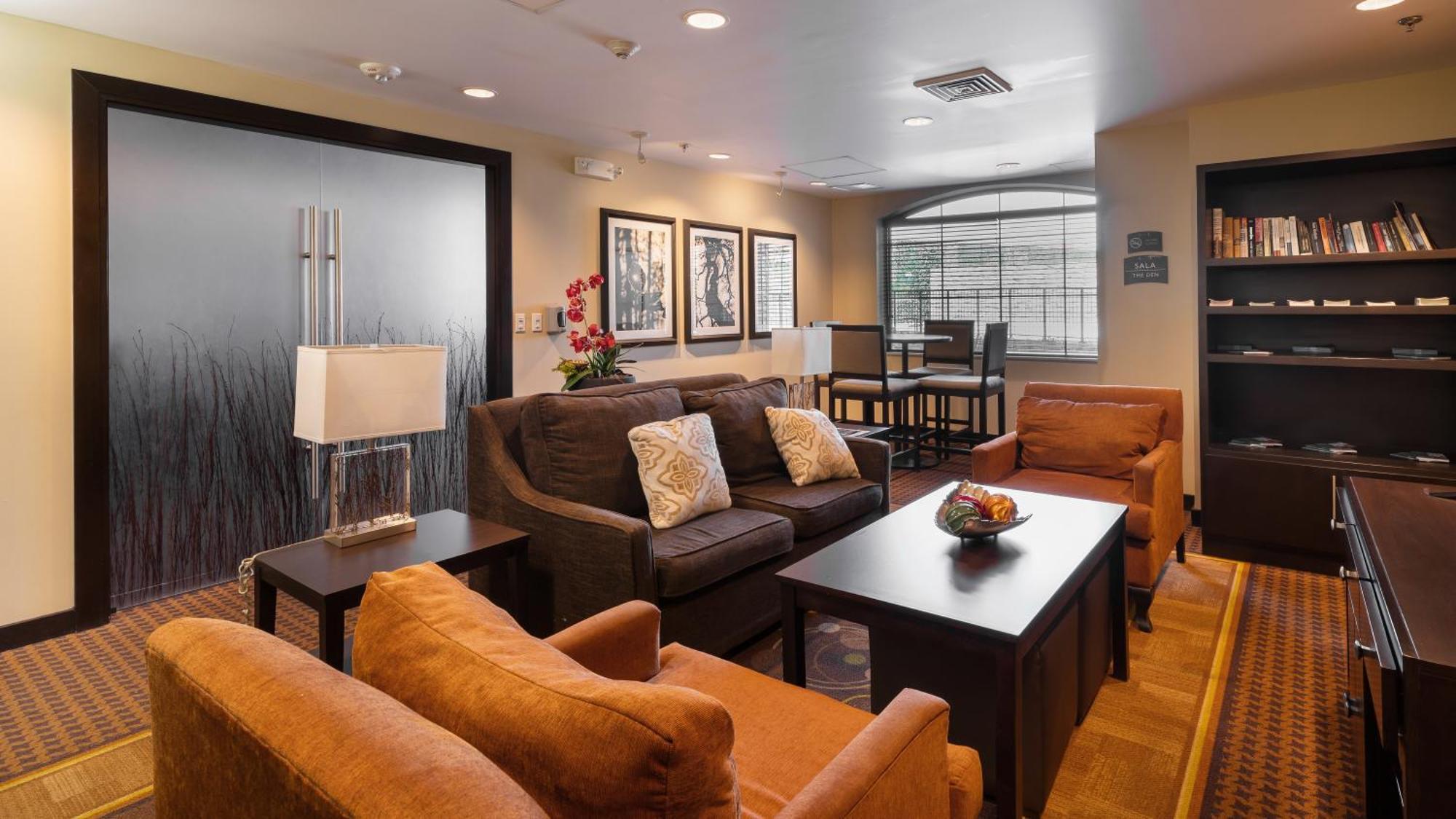 Staybridge Suites Chihuahua By Ihg Exterior foto